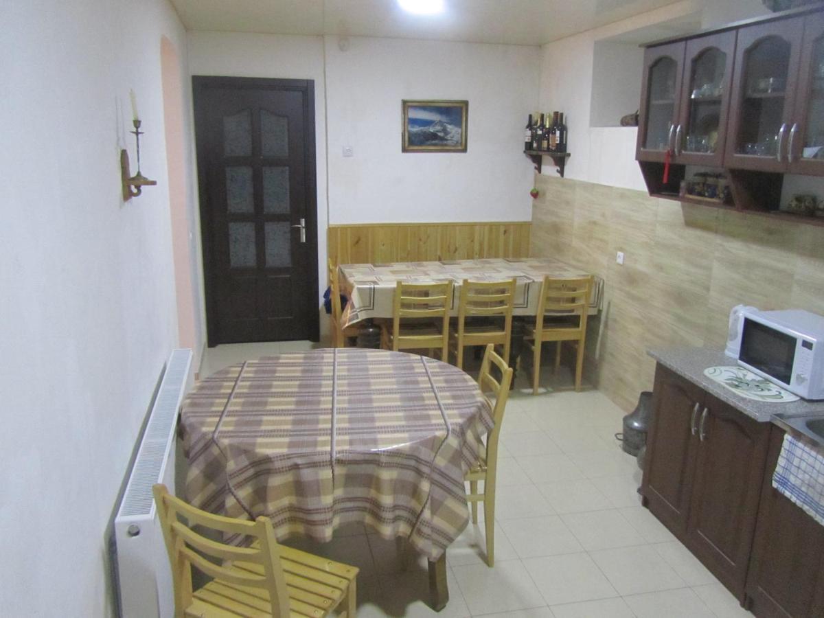 Guest House Lela Rezo Stepancminda Exteriér fotografie